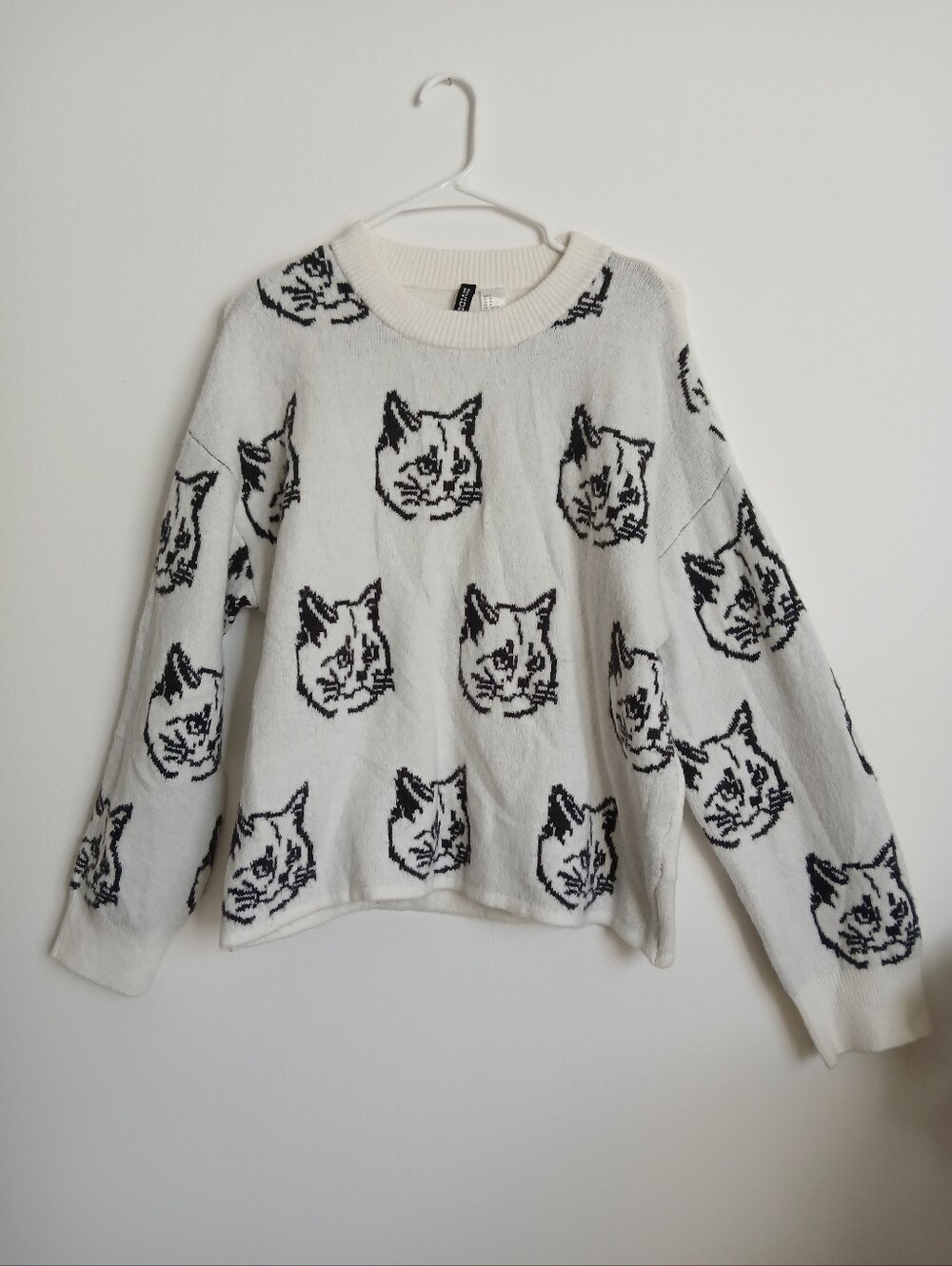 Divided H& M Cat Sweater Size Medium
